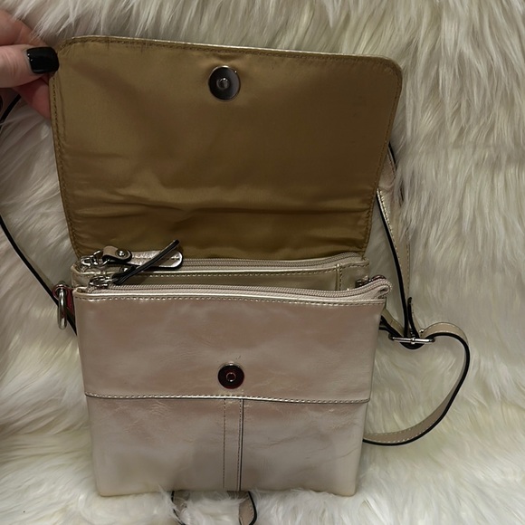 Giani Bernini Genuine Leather Pearly Gold Crossbody Bag - Picture 4 of 7